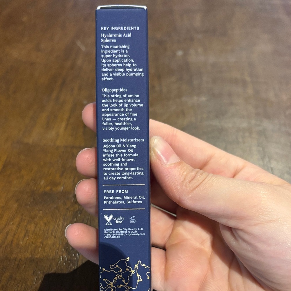 City Lips Plumping Lip Gloss - Hydrate & Nourish (Navy Packaging) - Picture 2 of 4